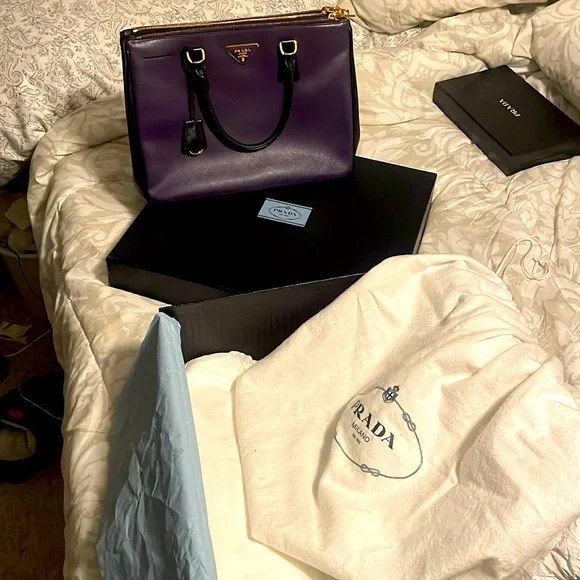 Large Prada Galleria Saffiano Leather Bag - Picture 2 of 15